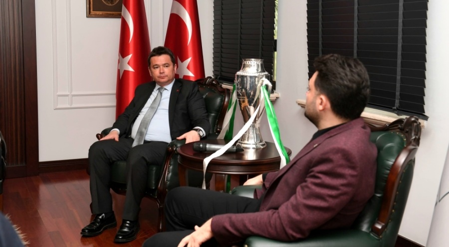 Şampiyonluk Kupası Başkan Aydın'ın Ellerinde