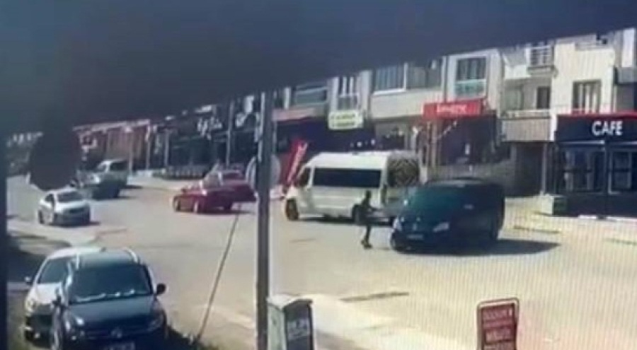 Sürücüsüz araç harekete geçti, facia böyle teğet geçti