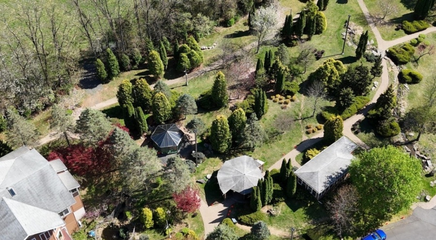 FETÖ elebaşının mezarı camlarla çevrildi