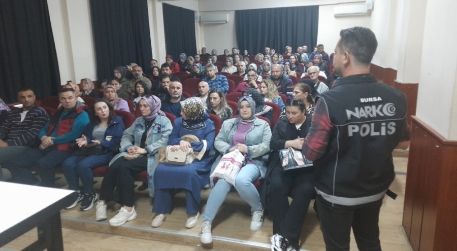 Narkotik polisi Bursa'da vatandaşları bilgilendirdi