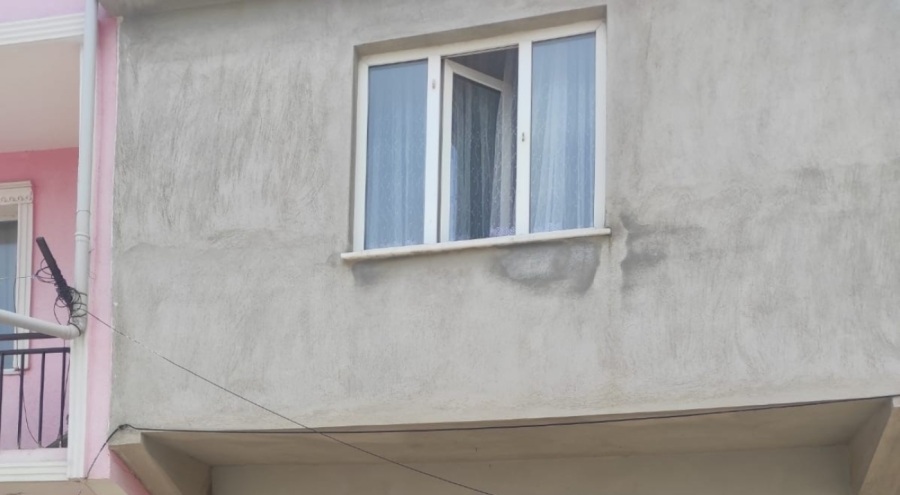 2. kattan düşen 2 yaşındaki çocuk yaralandı