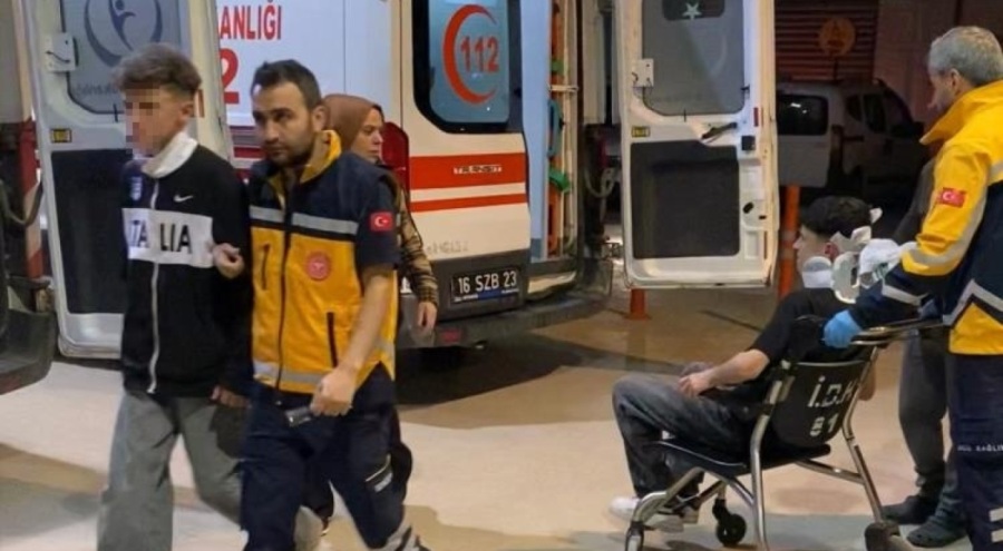 Bursa'da Yan bakma kavgasında 2 kişiyi silah kabzasıyla darp etti