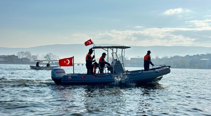 Bursa'da Uluabat Gölü'nde büyük operasyon...30 kişi suçüstü yakalandı