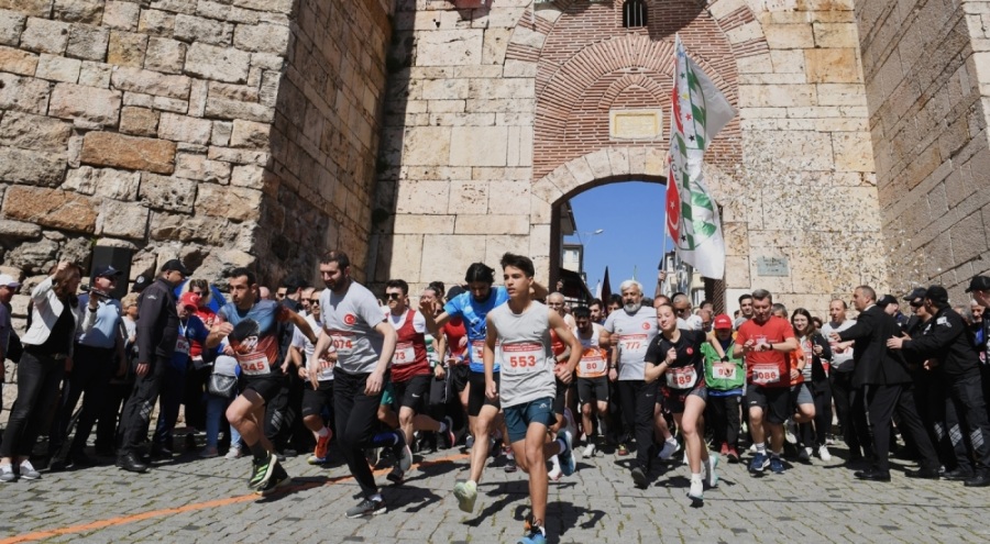 Uluslararası Osmangazi Tarihi Kent Koşusu Coşkusu Yaşandı