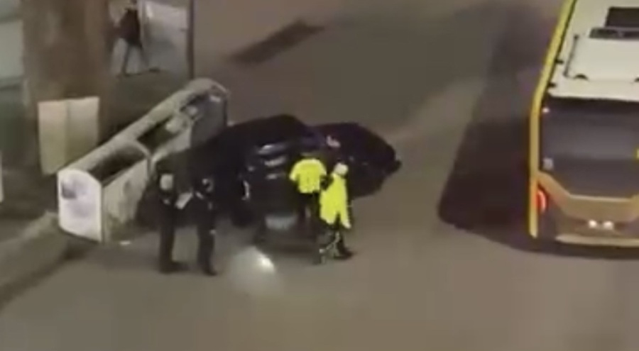 Bursa'da Kaza yapan alkollü sürücü kendini araca kilitledi