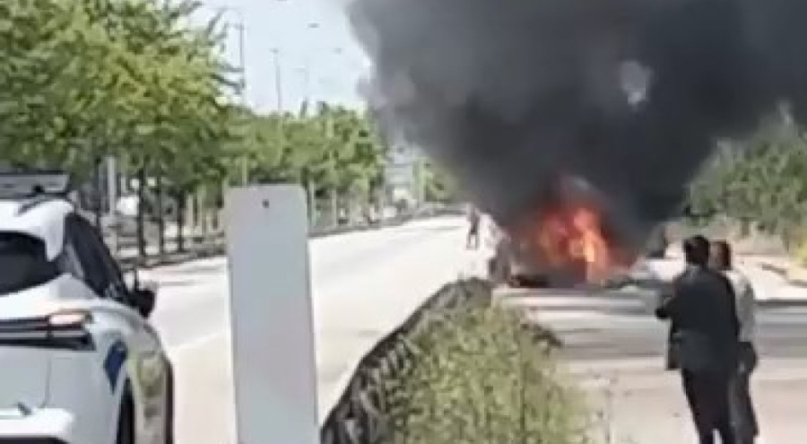 Bursa'da seyir halindeki otomobil alev alev yandı