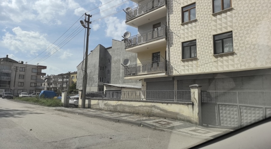 Bursa'da balkondan düşen çocuk yaralandı