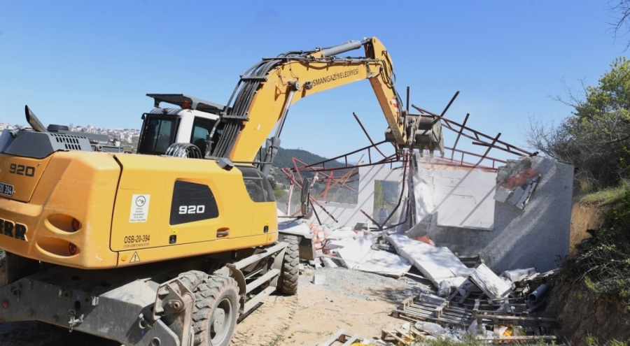 25 Kaçak Yapı Yıkıldı