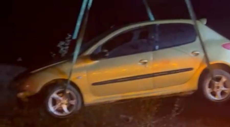 Bursa'da Köpeğe çarpmamak için manevra yaptı, şarampolden uçtu