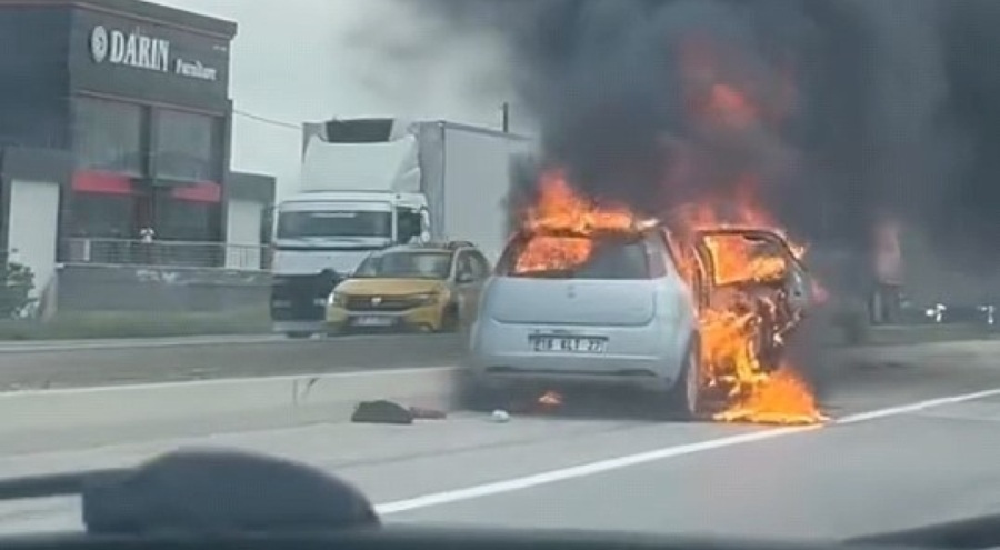 İnegöl'de seyir halindeki otomobil alev topuna döndü