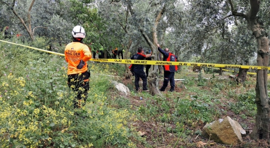 Emekli öğretmen ölü bulundu