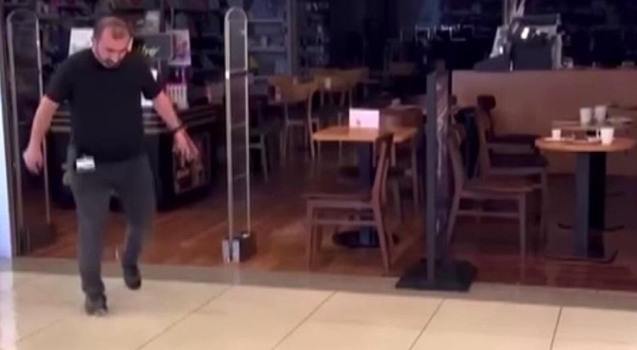 Bursa'da bir alışveriş merkezini su bastı