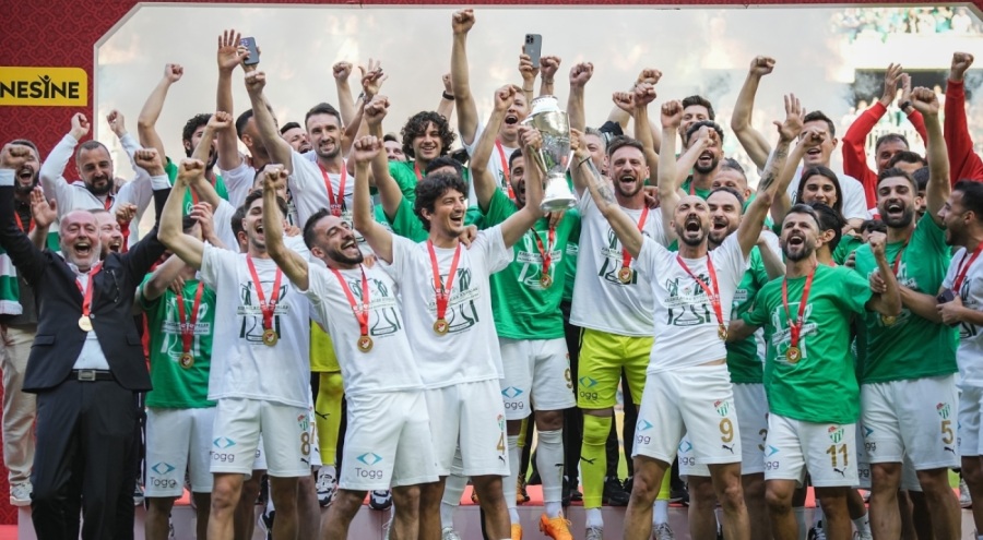 Bursaspor'da 8 futbolcunun sözleşmesi sona eriyor