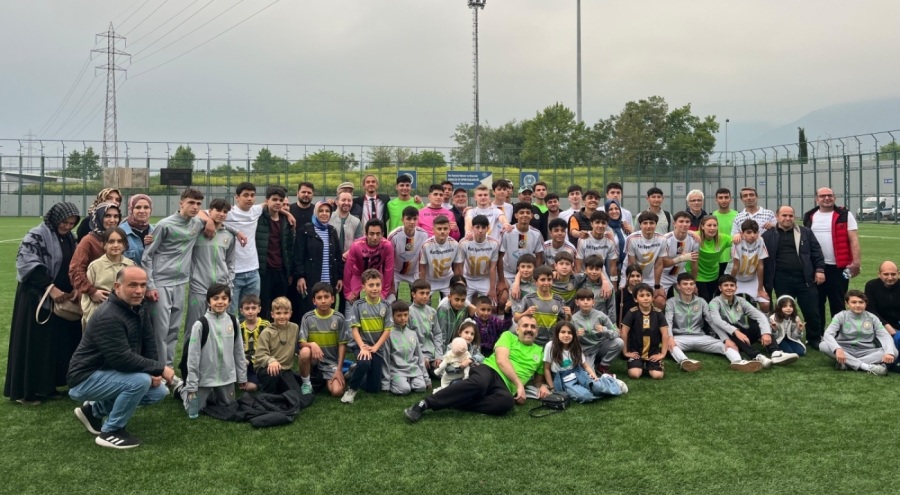 Bursa'da Örnek Takım! Han Sportverein İnançspor U17 Namağlup Şampiyon Oldu