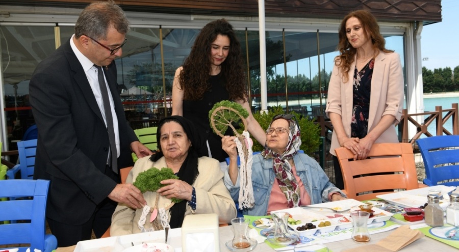 Alzheimer Hastaları İçin Anneler Günü Kutlaması