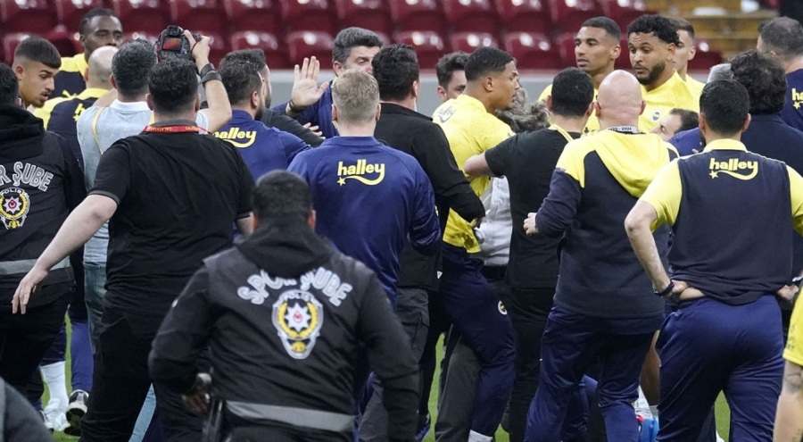 Olaylı Galatasaray - Fenerbahçe derbisine ilişkin davada Oosterwolde hakkında zorla getirme kararı