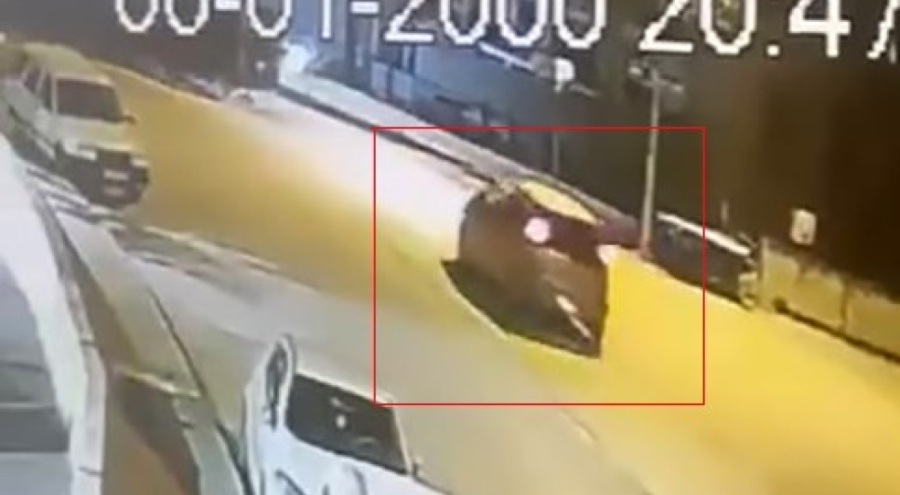 Kontrolden çıkıp park halindeki araçlara çarpan sürücü kayıplara karıştı