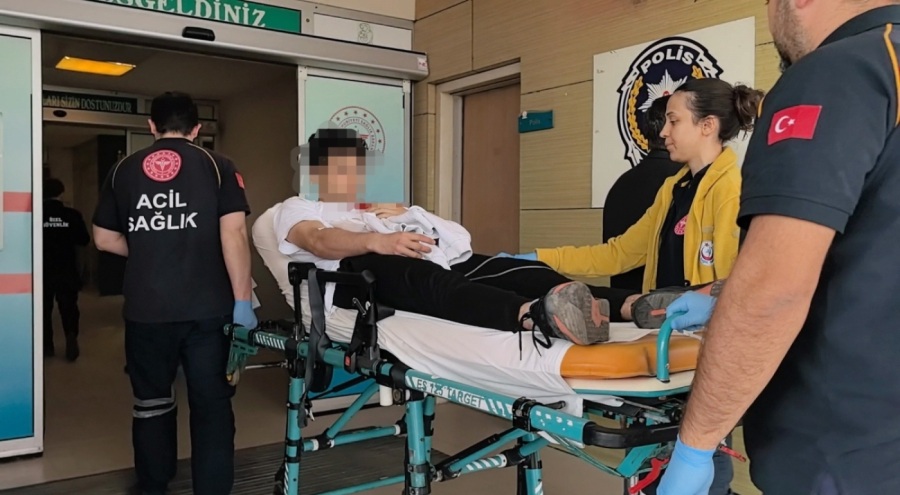 Bursa'da arkadaşıyla şakalaşan genç bıçaklanarak yaralandı