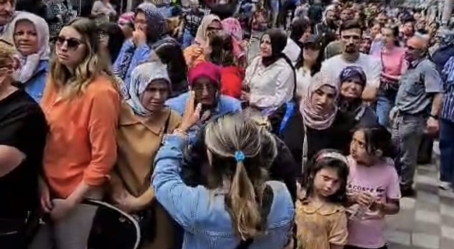 Bursa'da çekilişi duyan mağaza önüne koştu