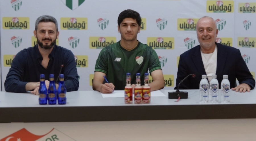 Bursaspor'da Ensar Duman profesyonel oldu