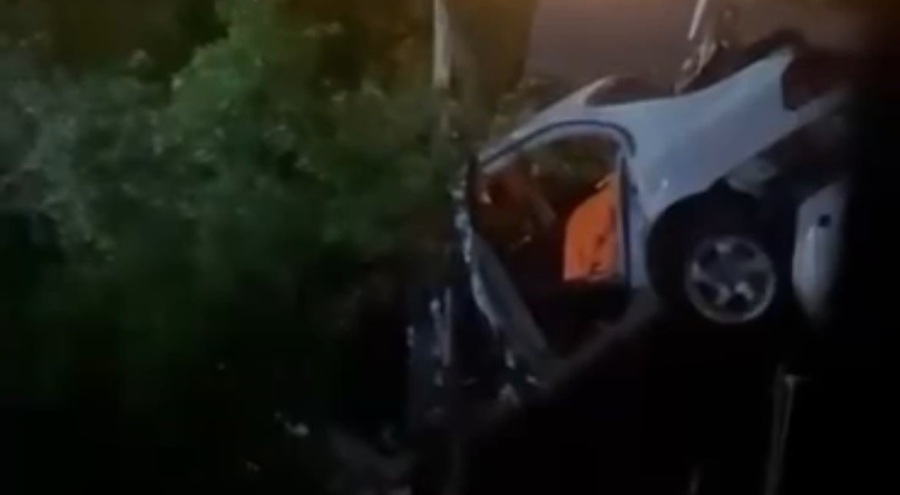 Bursa'da kontrolden çıkan otomobil bahçeye uçtu : 1 yaralı