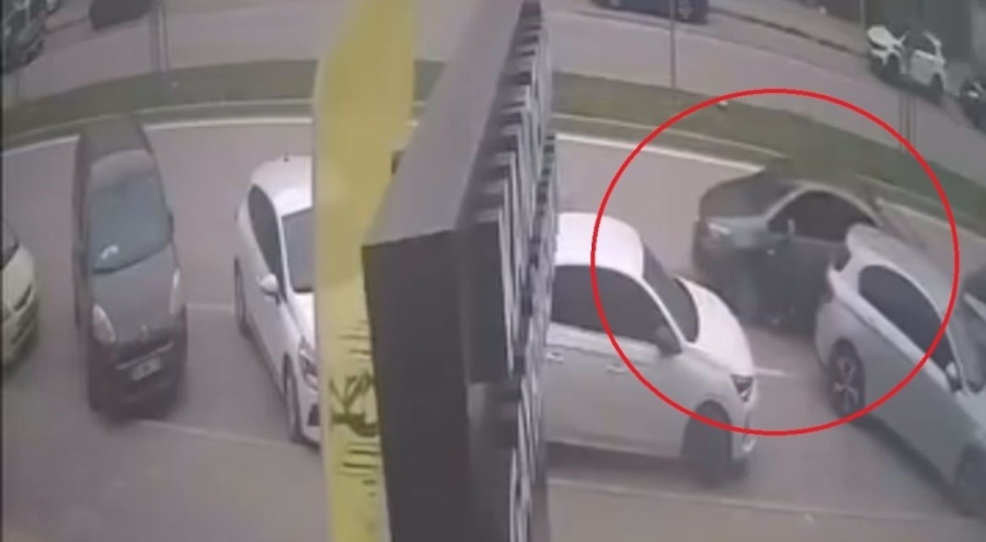 El freni çekilmeyi unutulan araç kazaya böyle karıştı