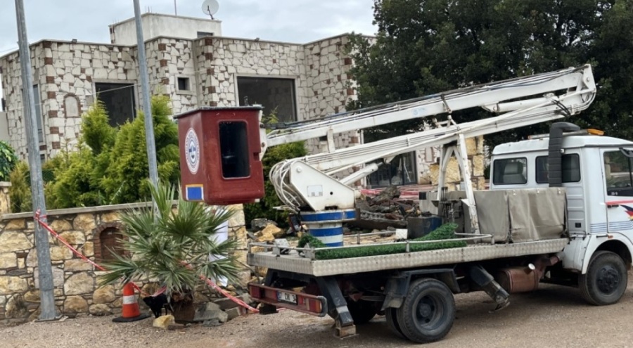 düğün salonunda taş kemer devrildi: Doktor öldü, karısı ağır yaralandı