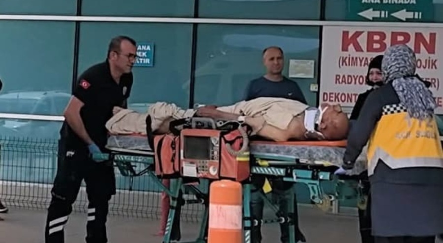 Motosiklet ile bisiklet çarpıştı; 1'i ağır 3 kişi ağır yaralandı