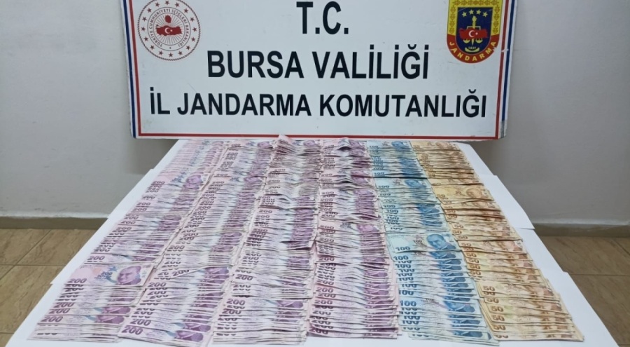 Sahte jandarmayı gerçek jandarma yakaladı