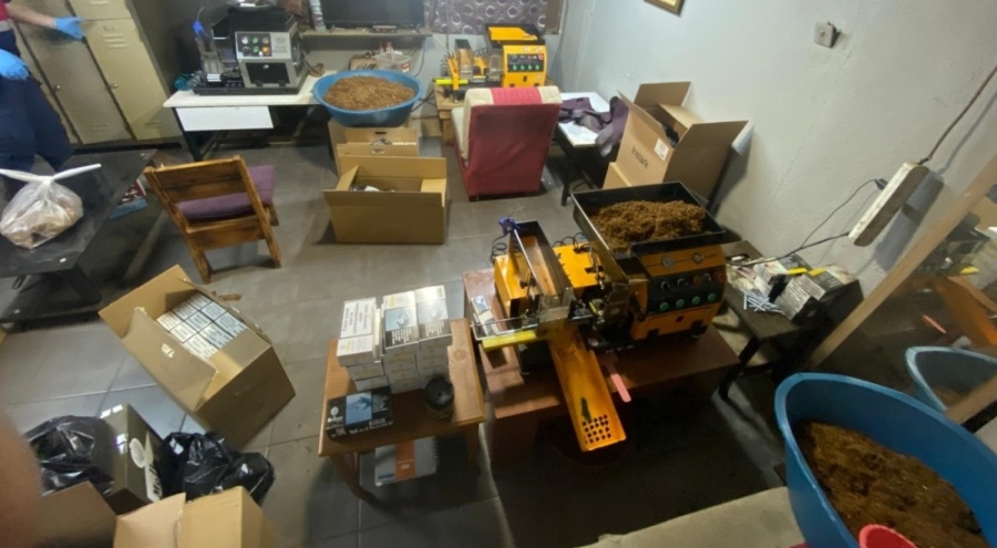 Bursa'da kaçak sigara operasyonu: 4 gözaltı