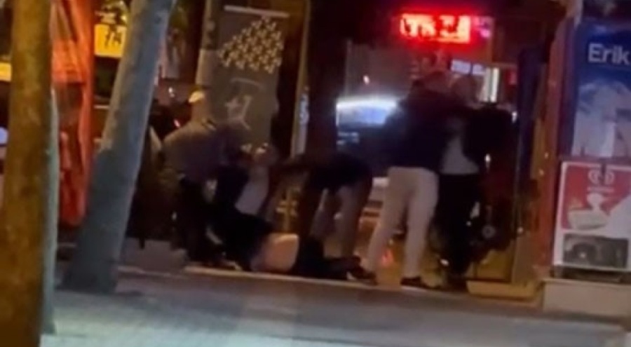 Bursa'da tartıştıkları kişiyi tekme tokat darp ettiler