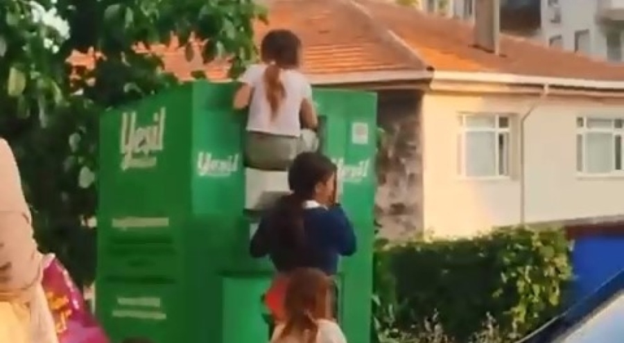 Bursa'da Canlarını hiçe sayarak giysi kumbarasından kıyafet çaldılar