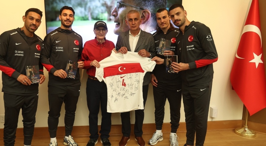 A Milli Takım'dan Aziz Sancar'a ziyaret