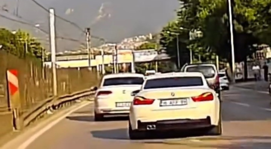 Makas atan sürücü kameraya yakalandı