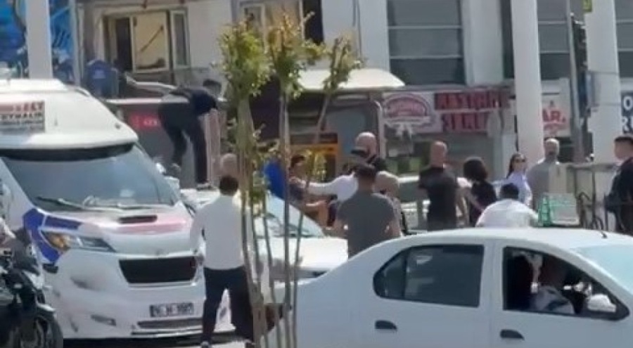 Bursa'da boks ringlerini aratmayan kavga