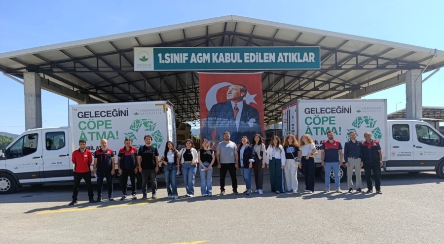 Öğrenciler Kapı Kapı Dolaşılarak Halka Çevre Bilinci Kazandırıyor
