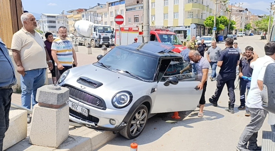 Bursa'da Direksiyon başında nöbet geçirdi, bariyerlere çarparak durabildi