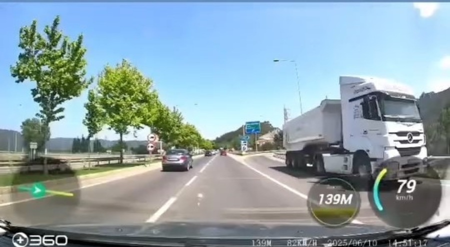 Bursa'da çılgın kamyoncu otobanda tersten gitti