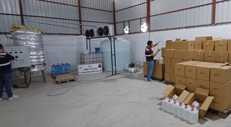 10 milyon liralık kaçak alkol operasyonu: 4 gözaltı