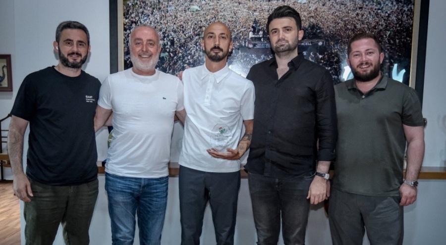 Bursaspor Ahmet İlhan Özek ile yollarını ayırdı