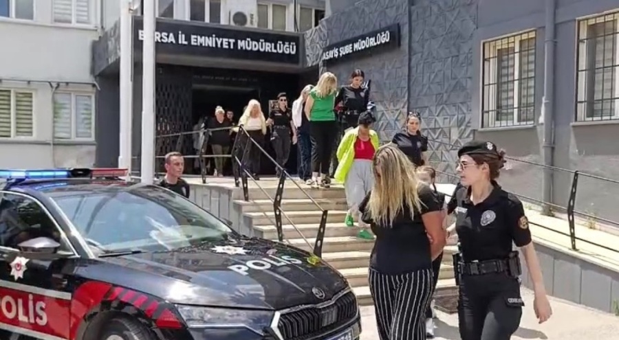 Masaj salonunda müşterilere sosyal medya kontrolü