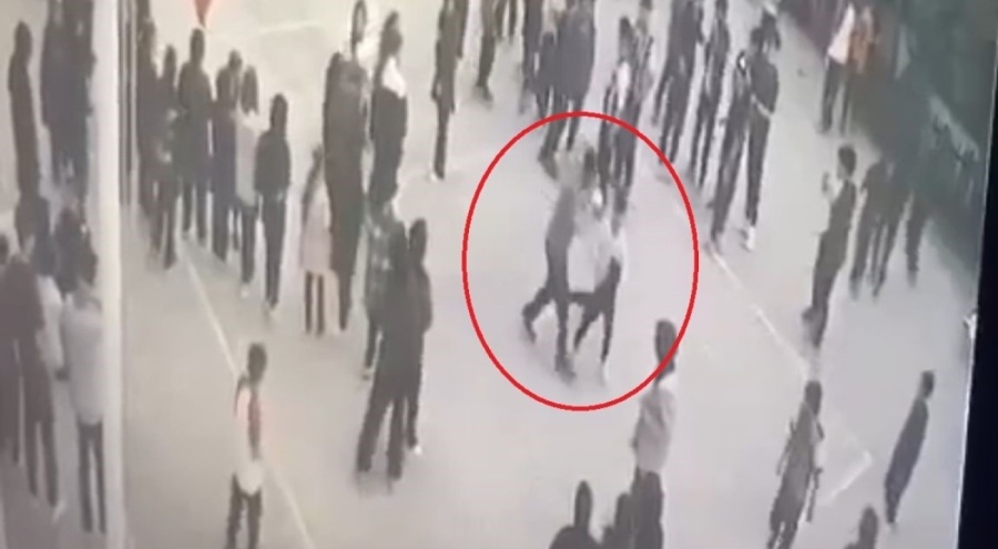 Bursa'da Öğretmenden öğrenciye su sıçrattın dayağı kamerada