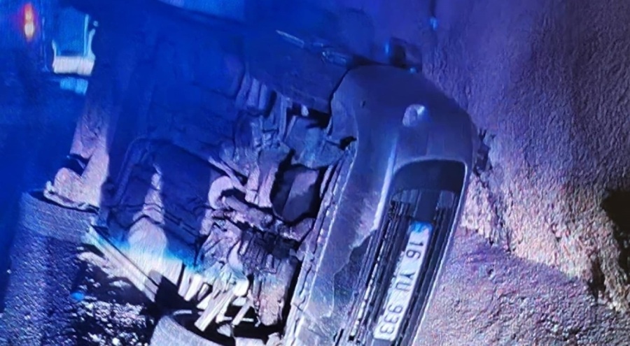 Bursa'da kontrolden çıkan otomobil devrildi