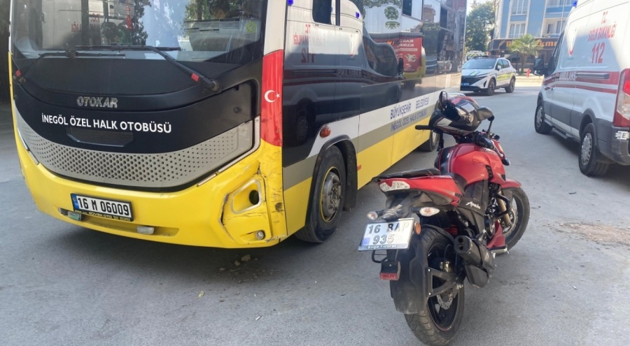 Otobüs ile motosikletin kazası kamerada