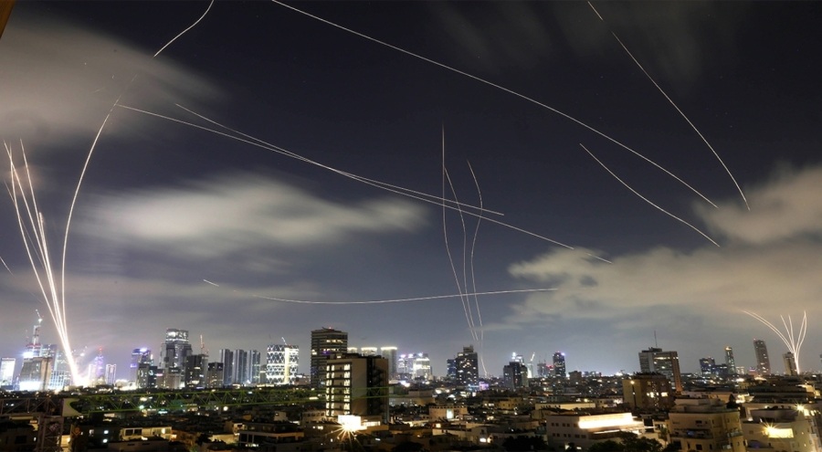 İran Devrim Muhafızları Ordusu'ndan İsrail'e hipersonik Fettah-1 füzeleri ile saldırı