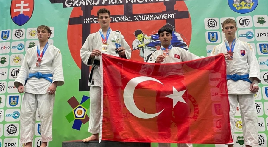 Osmangazili Judoculardan Tarihi Başarı