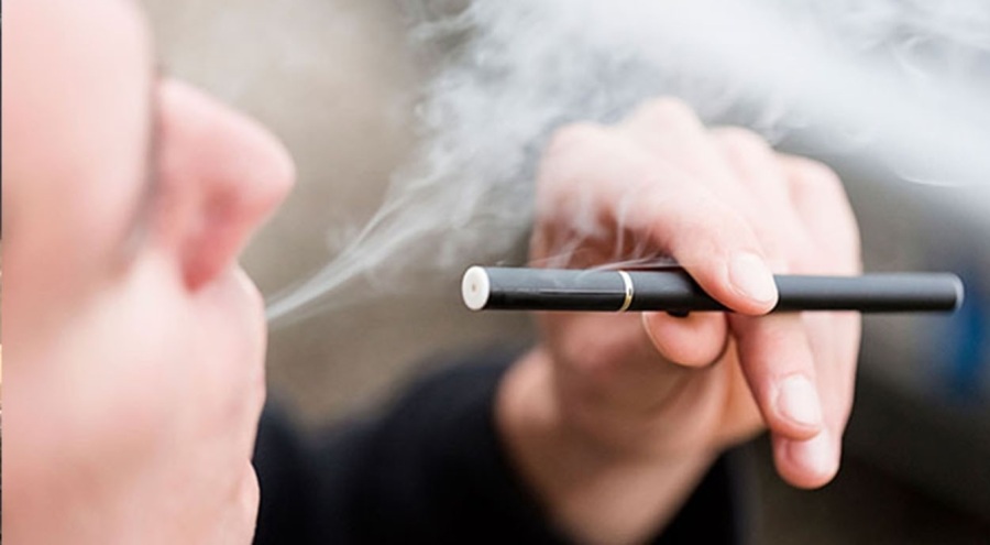 3 yıl elektronik sigara kullanan genç, "patlamış mısır" hastalığına yakalandı