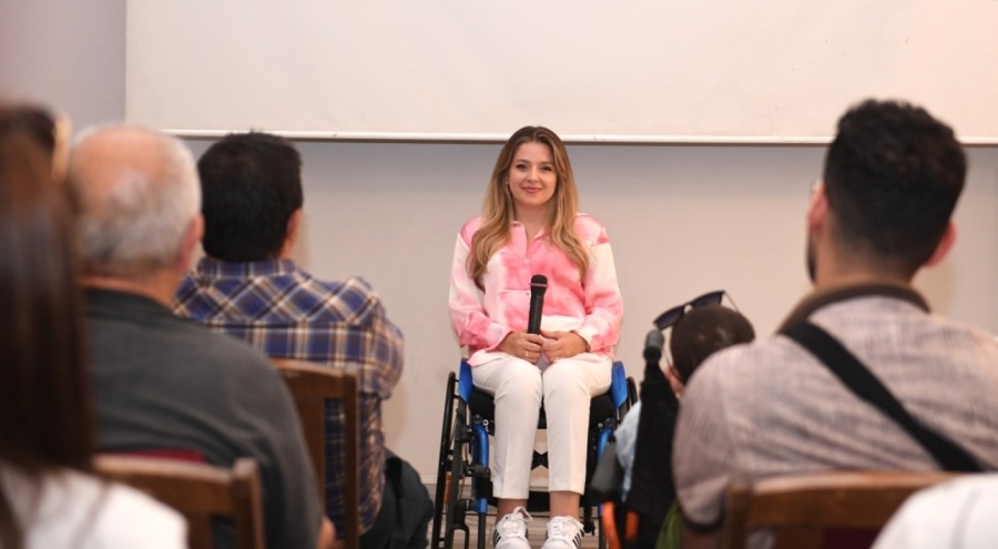 Dünyanın İlk ve Tek Engelli Kadın Kalli Pilotu Engellilere Umut Oluyor