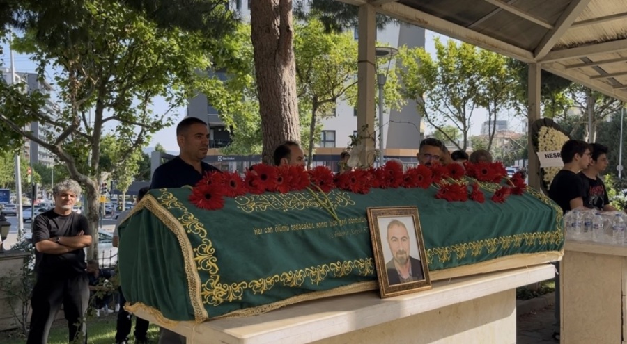 Karne gününde görevi başında fenalaşan öğretmen hayatını kaybetti