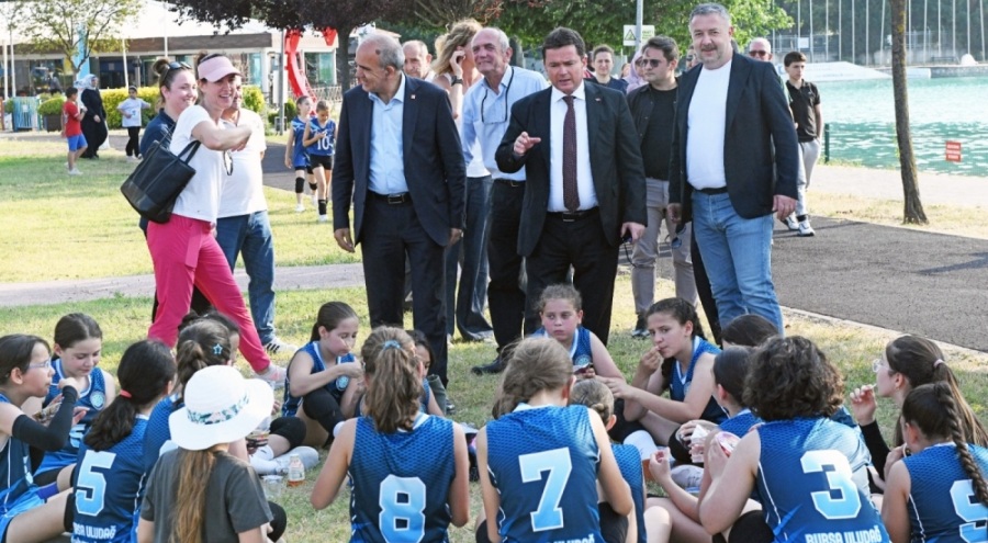 Osmangazi'de Kız Çocukları İçin Mini Voleybol Şenliği